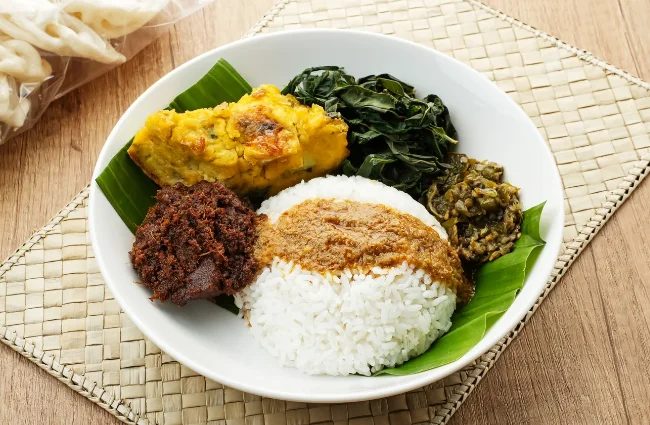 Perbedaan rumah makan padang dan sunda